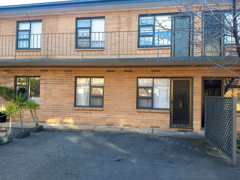 Parkside, Unfurnished Unit in Quiet, Leafy street