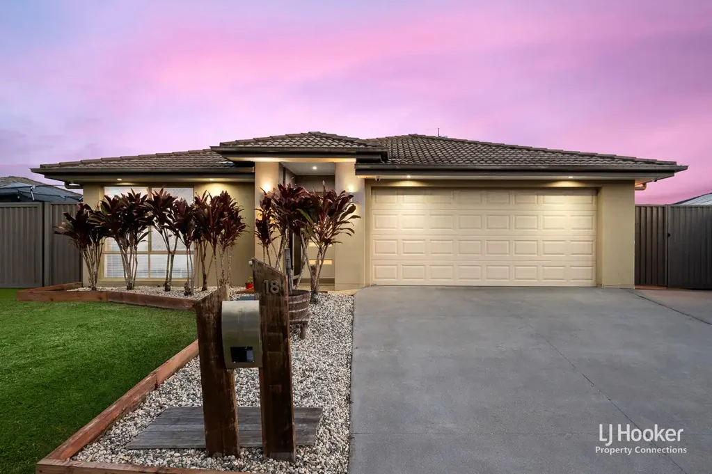 Burpengary East 4房  现代家庭生活，兼具娱乐魅力  MODERN FAMILY LIVING WITH ENTERTAINING APPEAL