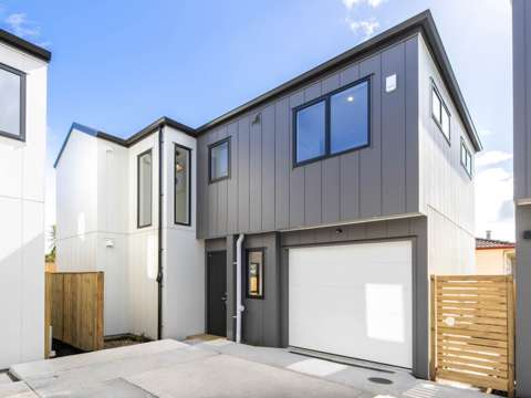 Bucklands Beach 4房 性价比现代靓宅，全新打造，步行至商圈名校，终极便利生活！​ Affordable Modern Gem in Bucklands Beach