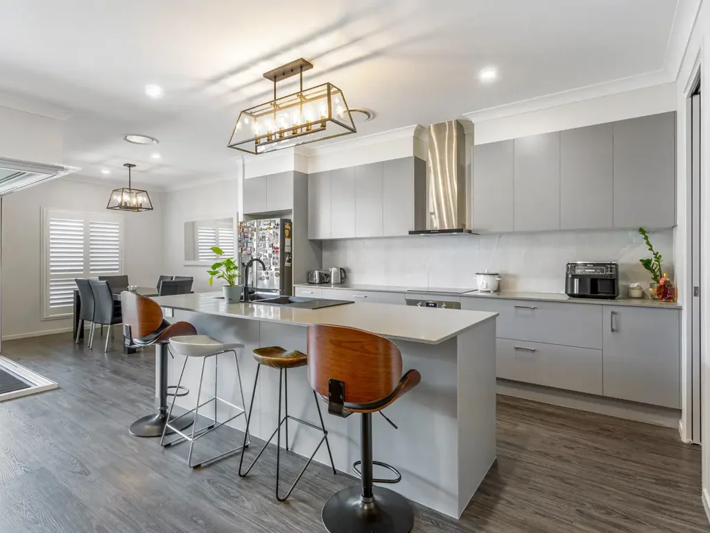 4 BED HOME IN ZILLMERE