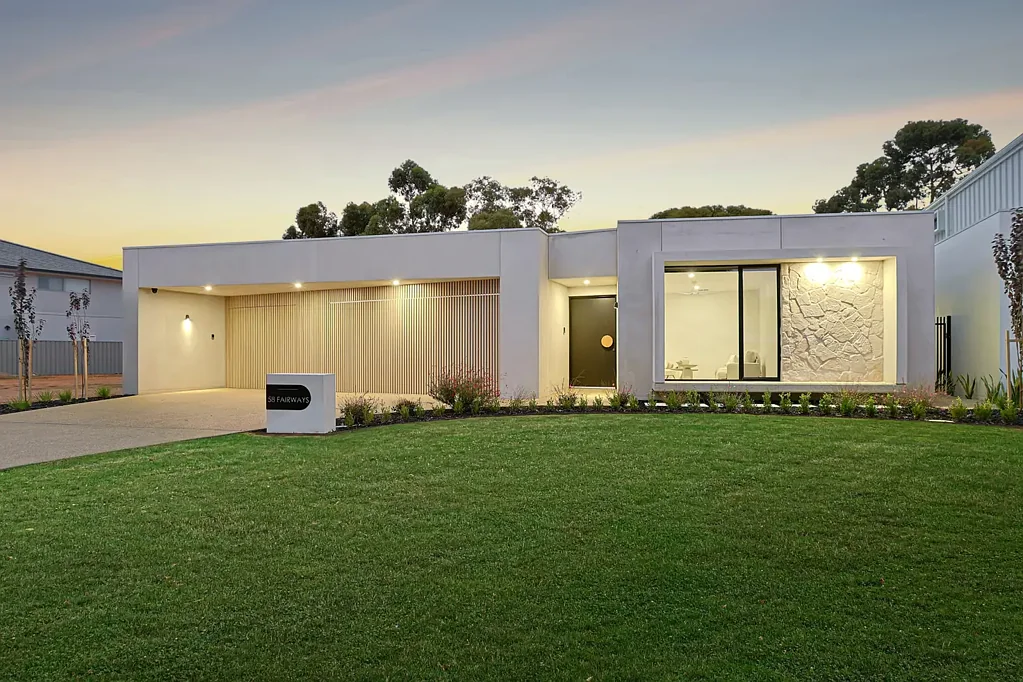 Mildura 4 Bedroom Lakeside Luxury Meets Architectural Elegance