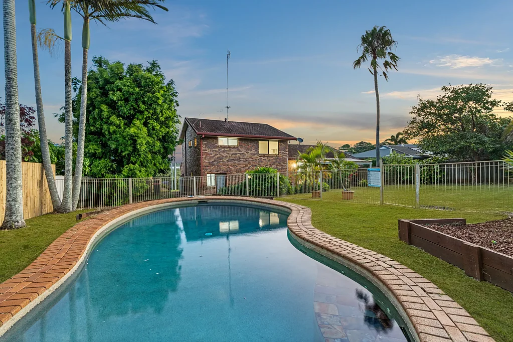 8 James Cook Drive, Banora Point, NSW 2486