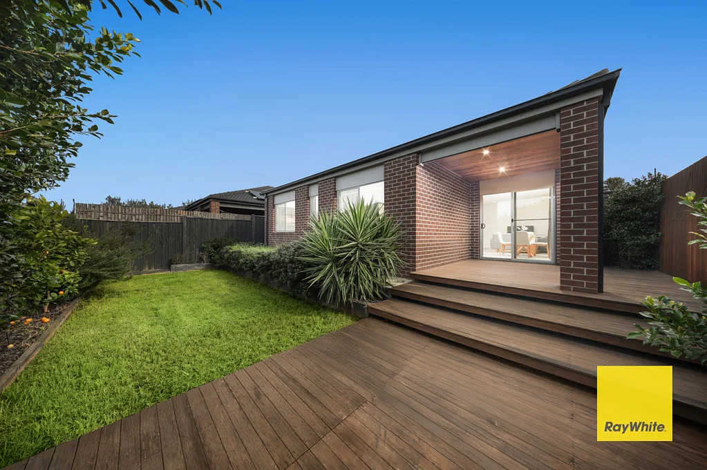 Mickleham 3 Bedroom Stylish Family Living with Multiple Living Zones in the Heart of Mickleham