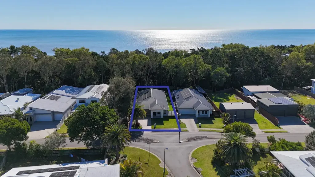 Toogoom 4 Bedroom Beachfront! Immaculate Home In Toogoom, Hervey Bay!