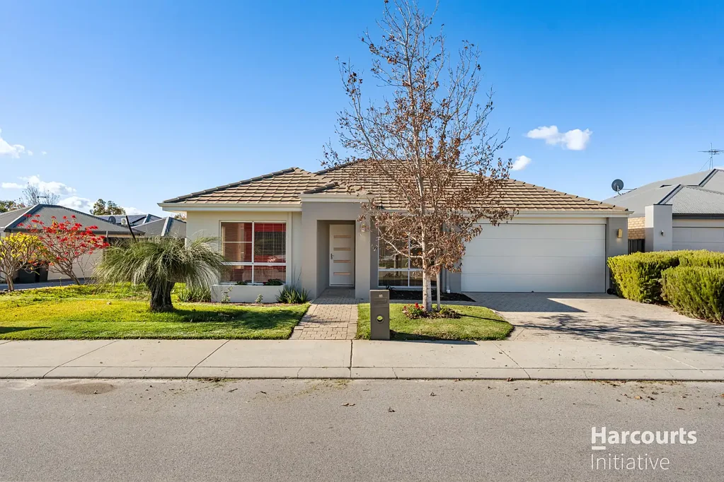 Aveley 5房  Corner Block Family Living with Space, Style and Versatility