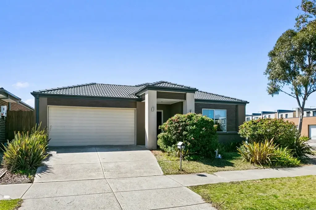 Stylish & Spacious 4 Bedroom Family Home for Rent in Craigieburn