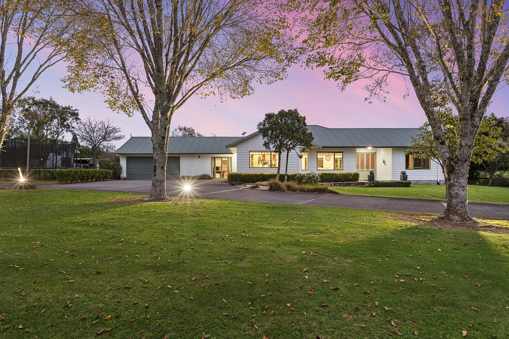 Lepperton Private lifestyle with dual living estate