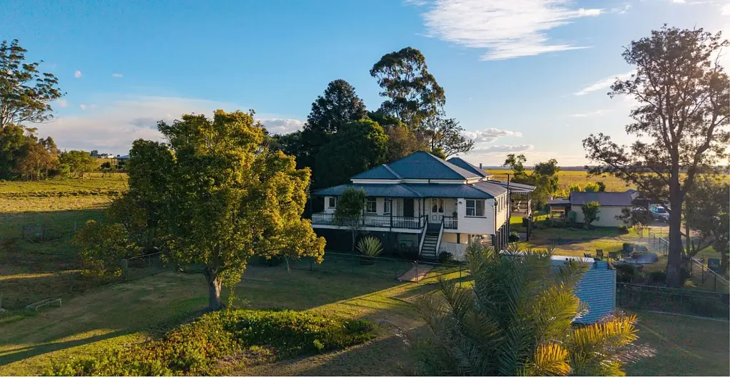 Crawford 5कमरा OUTPOST CENTRE FOR SALE - COUNTRY LIVING - 5 MINUTES TO KINGAROY TOWN