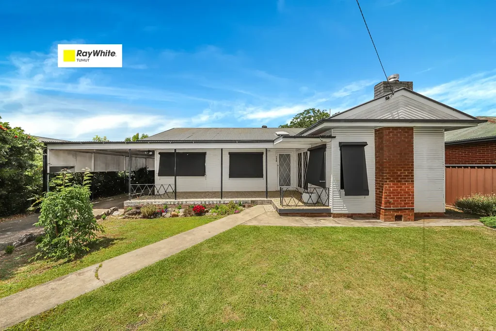 136 Simpson Street, Tumut, NSW 2720