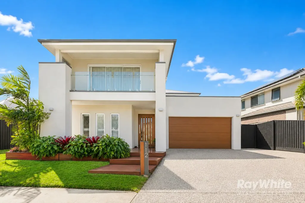 Newport 5 Slaapkamer Sophisticated Family Living with Space, Style & Exceptional Functionality