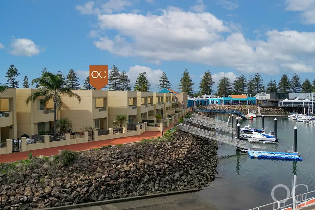 North Haven 3 Slaapkamer Open the Door to Waterfront Living With Marina Views, Sunsets & Dolphins