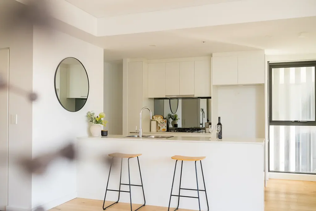 Kogarah 2房 Kogarah市中心公寓 2022年新楼 两卧两卫 精致石材台面 高端电器 步行火车站 学校近邻 海景城市景观 Mile One Kogarah - Everything you need is just steps away.