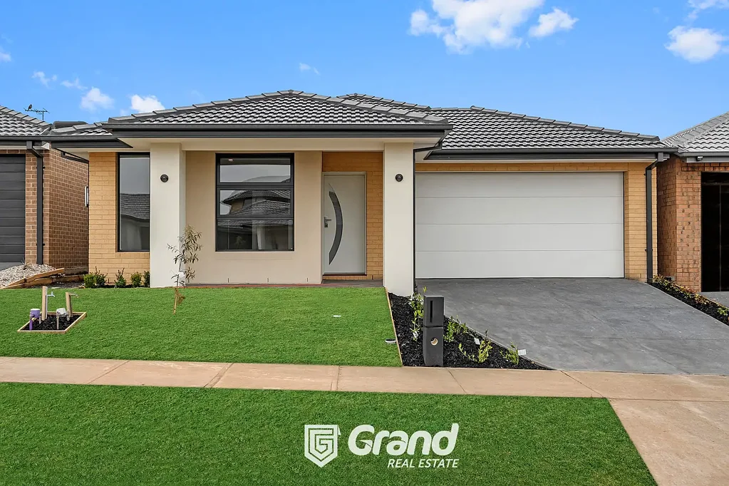 BEAUTIFUL 4 BEDROOM BRAND NEW HOME IN A PRIME LOCATION IN CLYDE!!