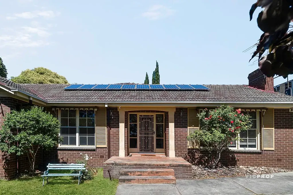 Bulleen 4Kwarto Immaculately Maintained Home with Plans for 11 Luxury Residences