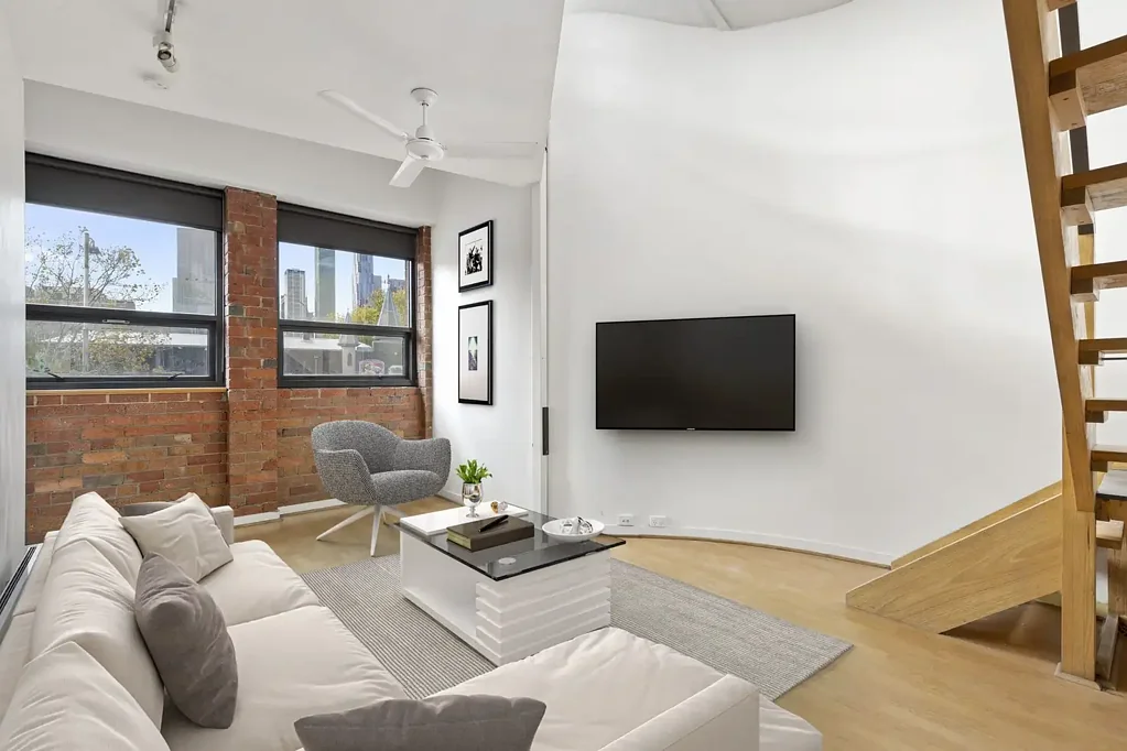 Top-Floor New York Style Loft with Iconic Flagstaff Gardens & CBD Views