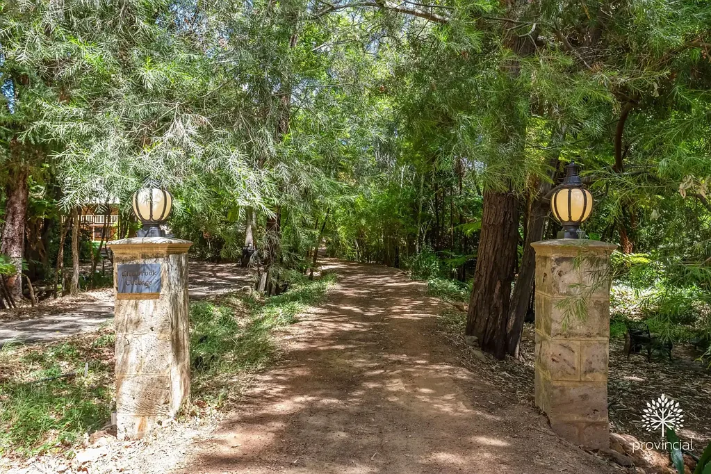 25 Glen Road, Lesmurdie, WA 6076
