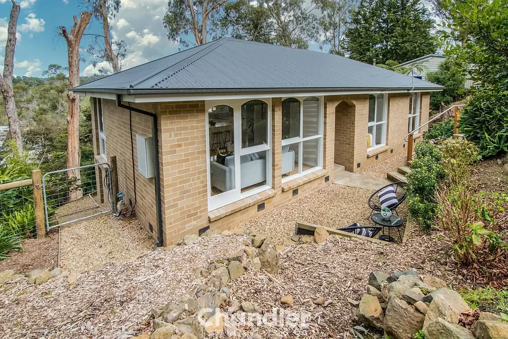 Belgrave 3 Bedroom STYLISHLY RENOVATED HILLS RETREAT IN THE HEART OF BELGRAVE