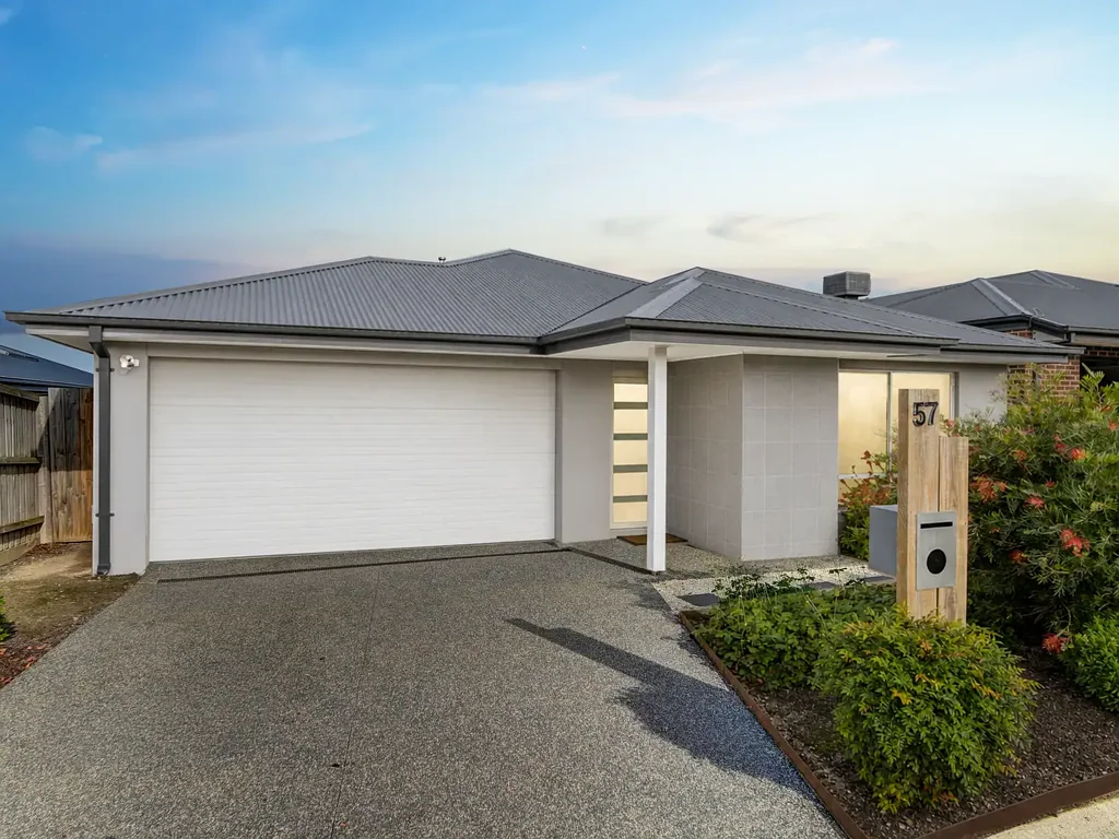 Officer 4chambre Spacious Family Living in the Heart of Timbertop Estate