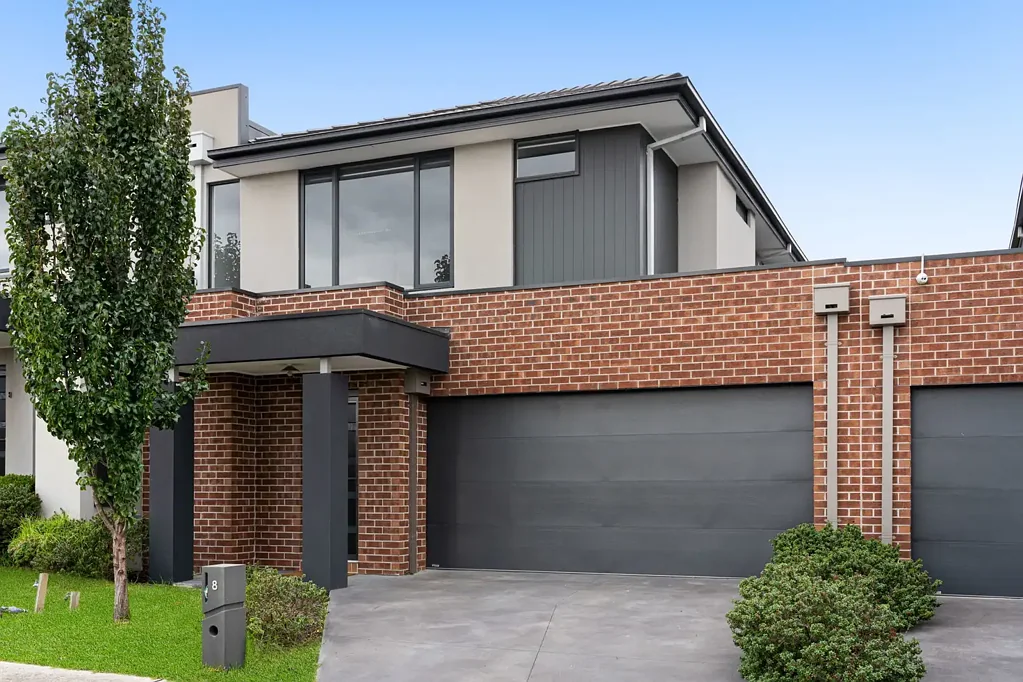 Modern Family Living in the Prestigious Berwick Waters Estate