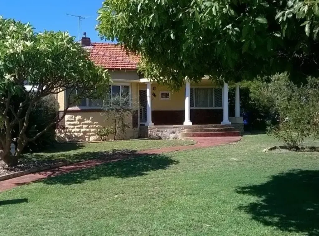 Comfortable character home (includes lawnmowing)