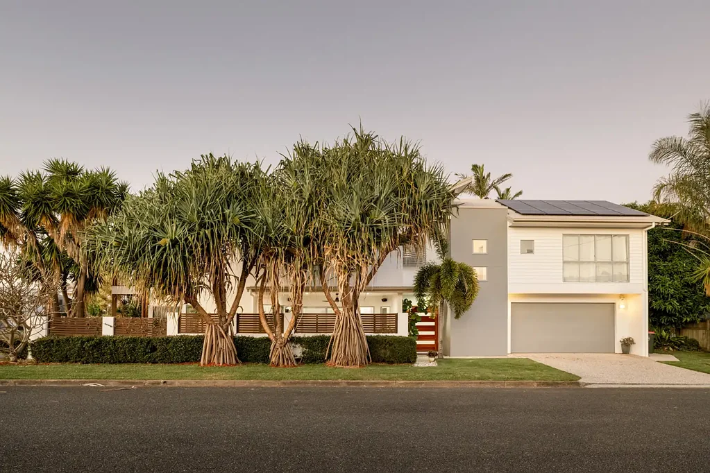 Manly 4 Bedroom Modern Living, Prime Location
