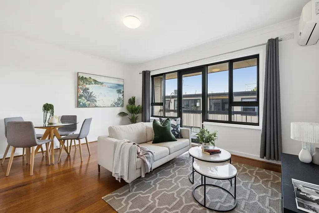 St Kilda 1 Bedroom Bright, airy and ready to call home