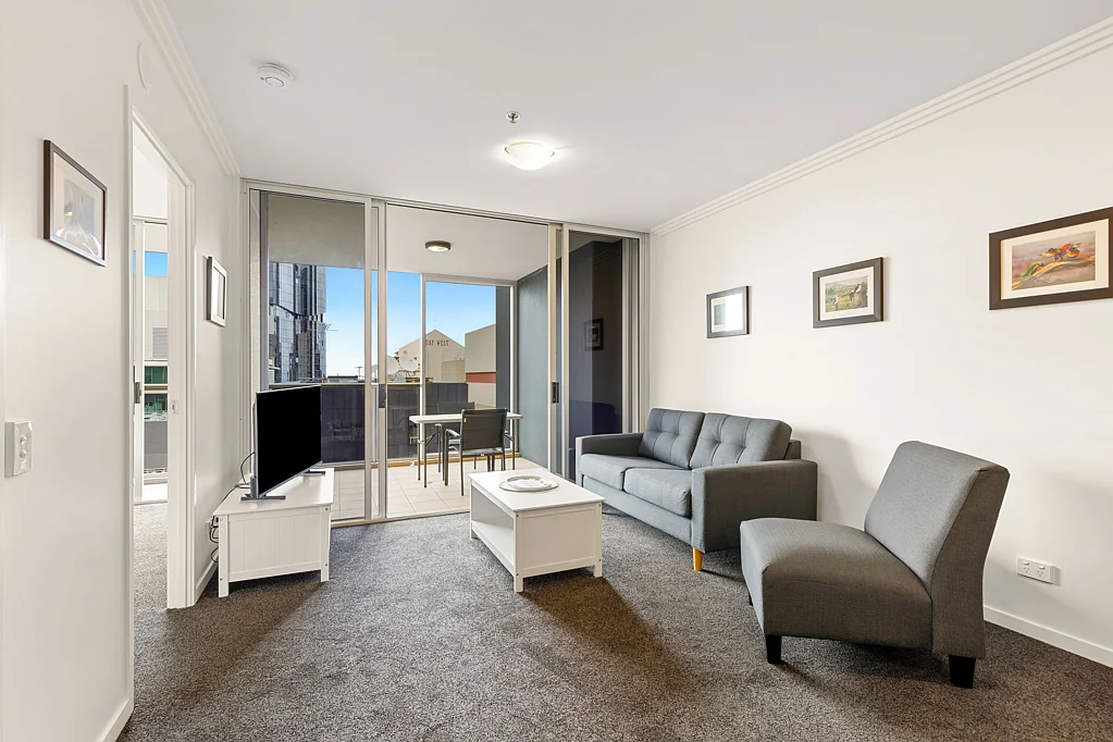 Beautifully Furnished One Bedroom Apartment with Bonus Study