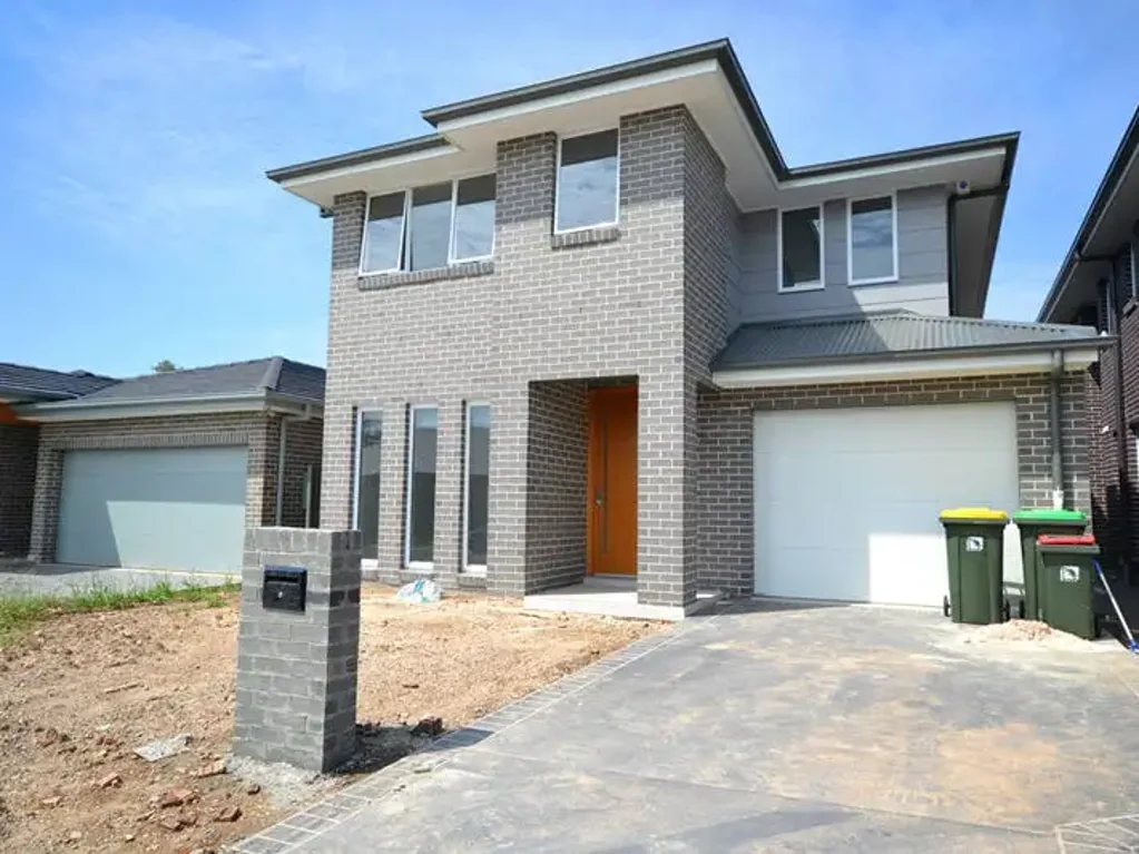 MODERN 4 BEDROOM PLUS STUDY HOME