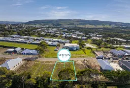 34 Musk Duck Avenue, Chiton