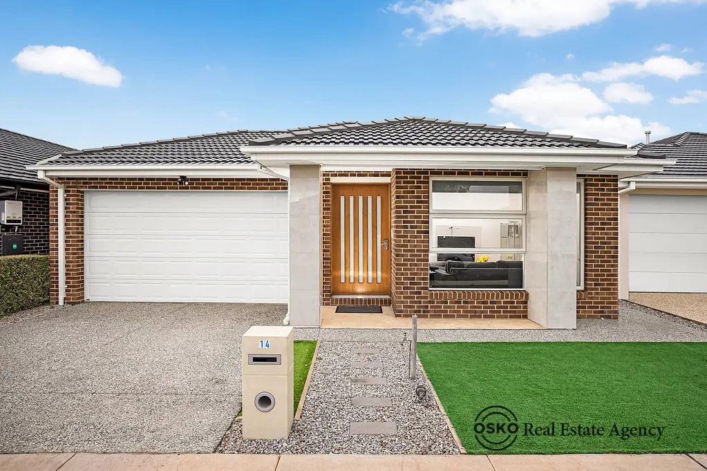 Lara 4 Bedroom Modern Family Living in the Heart of Lara!!