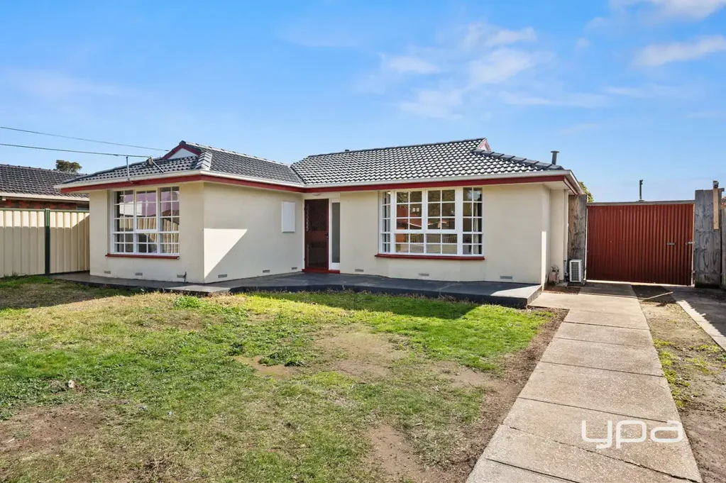 Comfort, Convenience & Side Access in a Prime Melton Location