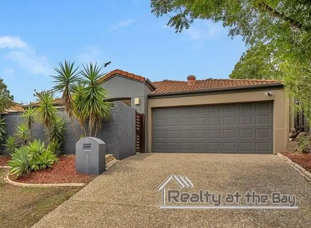 Superb location - walking distance AB Paterson!