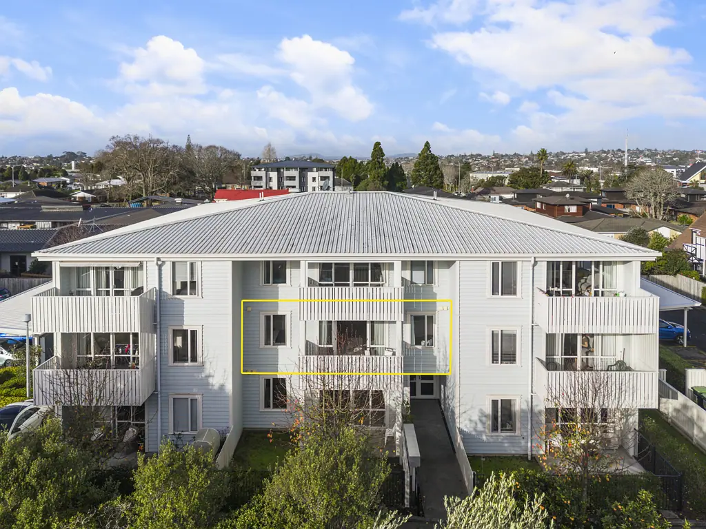 Henderson 2બેડરૂમ Modern, Secure & Freehold - A Rare Over-55's Gem