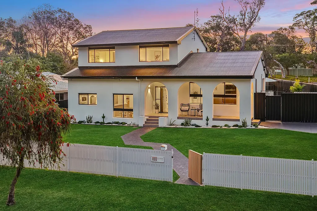 Halekulani 4બેડરૂમ Hamptons family sanctuary with water views