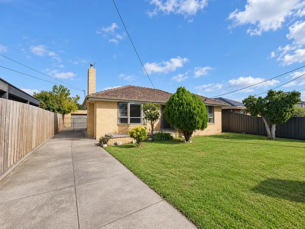 Clayton South 4 Bedroom Spacious Family Home in a Prime Location