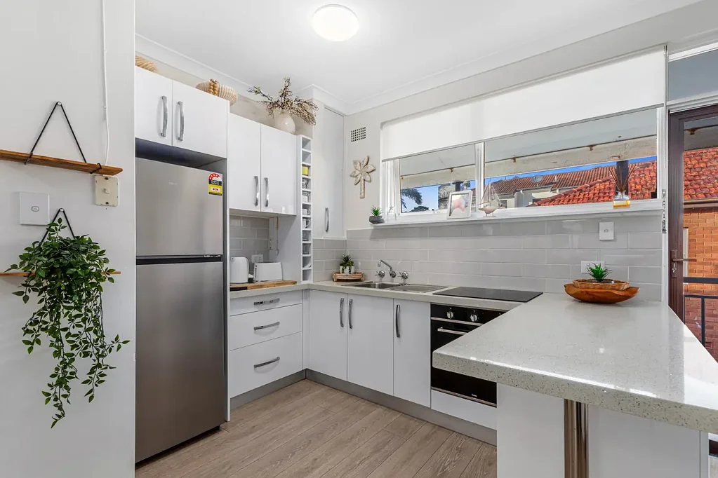 Cronulla 1房 阳光明媚，尽享海滨生活 BRIGHT SUN-FILLED & BEACHSIDE LIFESTYLE