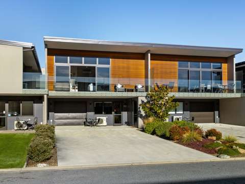 Cromwell 3部屋 Daytona home and income awaits
