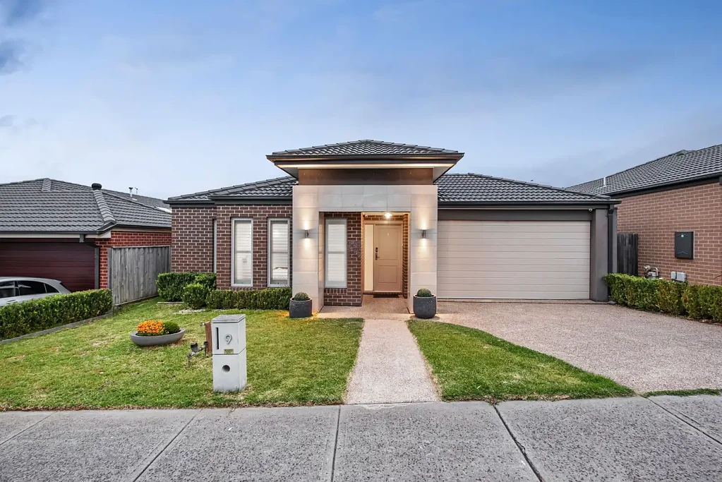 9 Nixon Drive, Berwick, VIC 3806