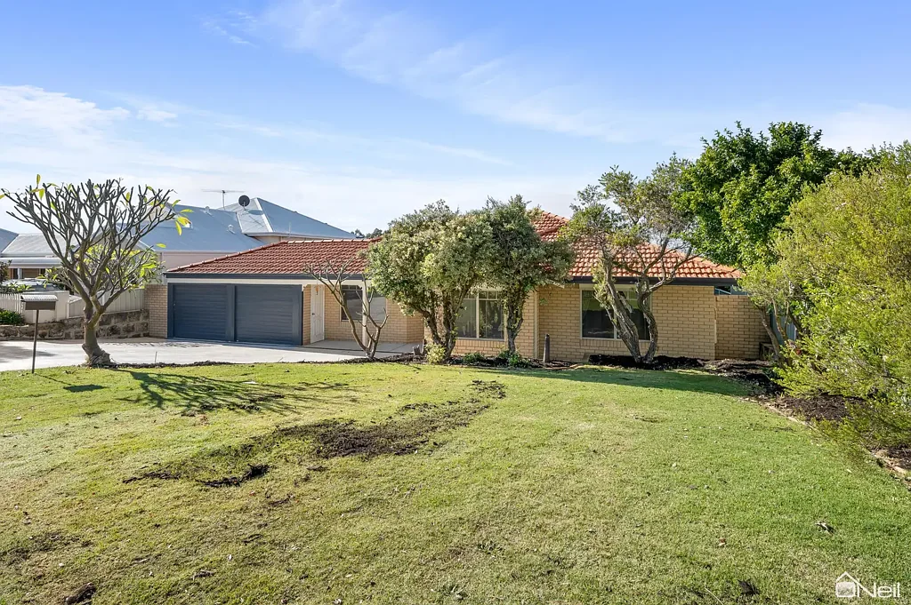 Canning Vale 4침실 A BIG BLOCK AND A GREAT 4x2 HOME!