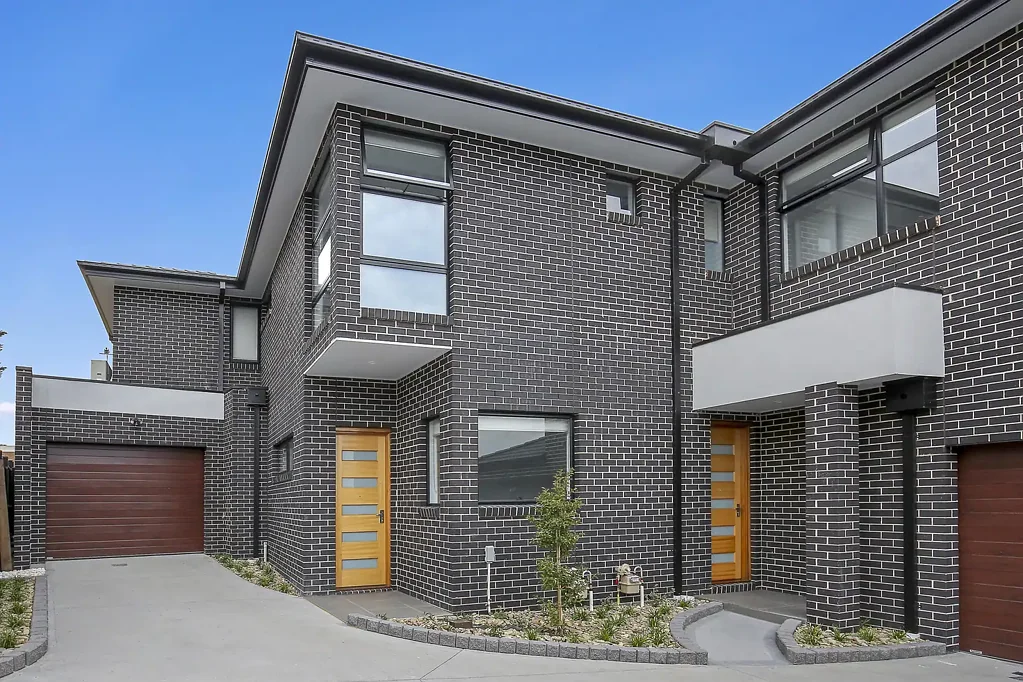 LARGE AND LUXURIOUS LIVING