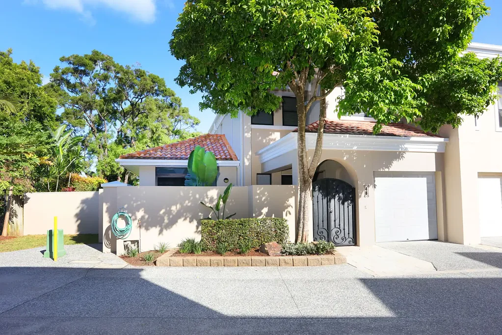 Surfers Paradise 4房  Stunning 4BR Townhouse With Resort Style Living.