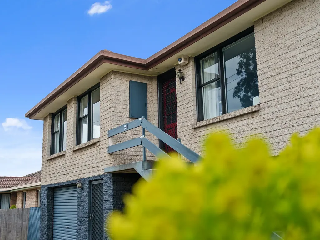 Devonport 4 Slaapkamer Packed With Potential in a Convenient Location
