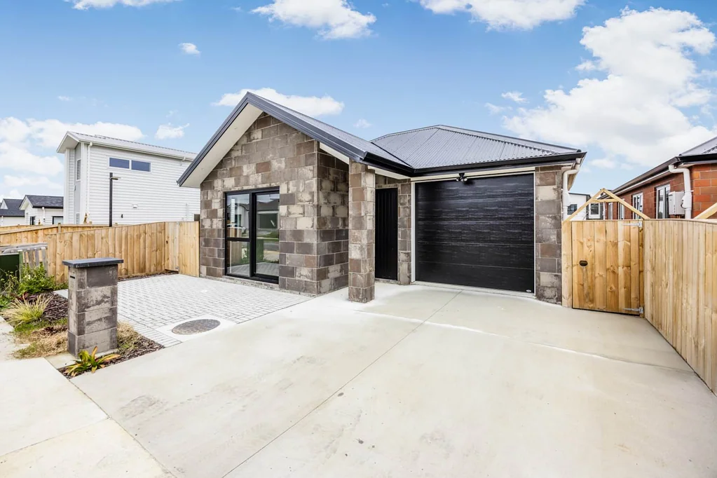 Opaheke 4 Bedroom Brick, Single Level, 10-Year Master Build Home!