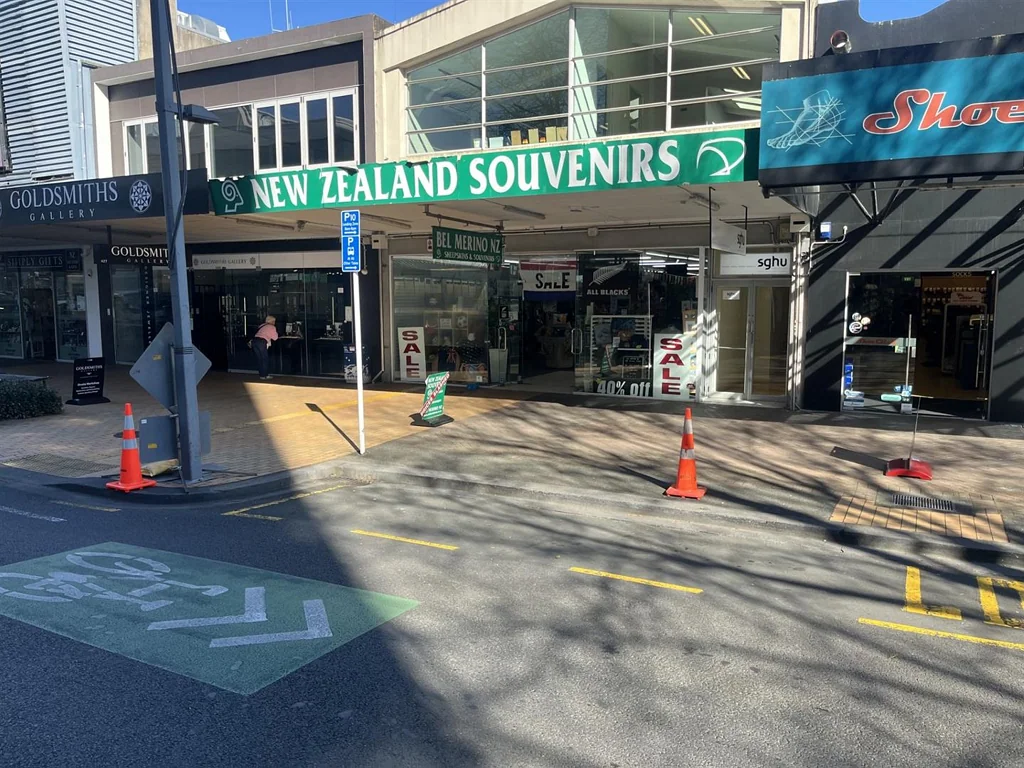 Hamilton Central Prime Retail Sale