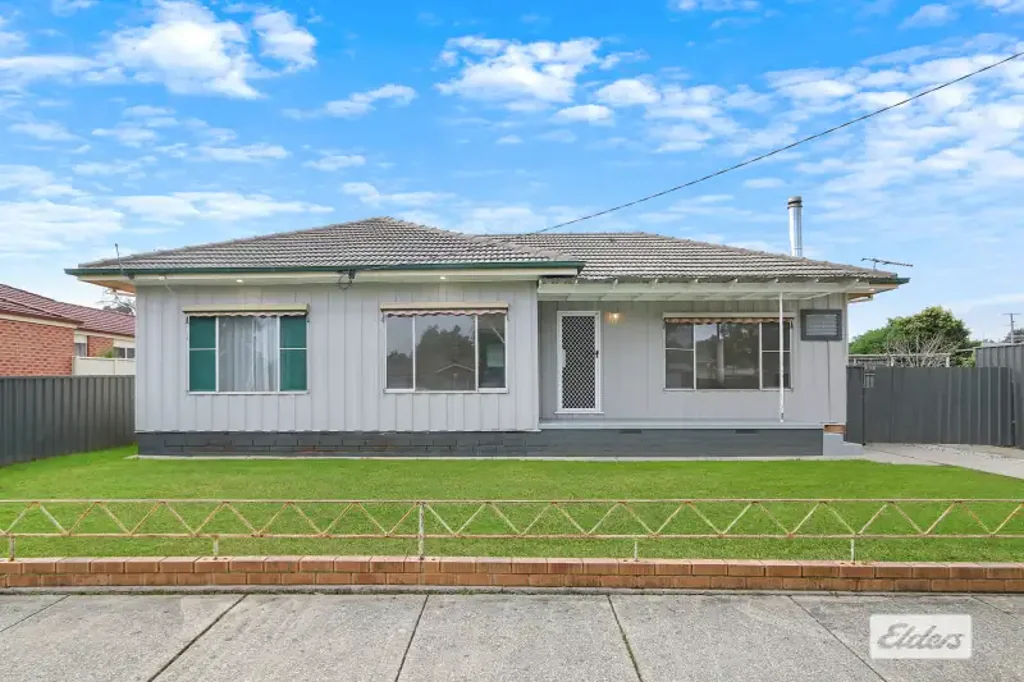 Stylish living close to Town!