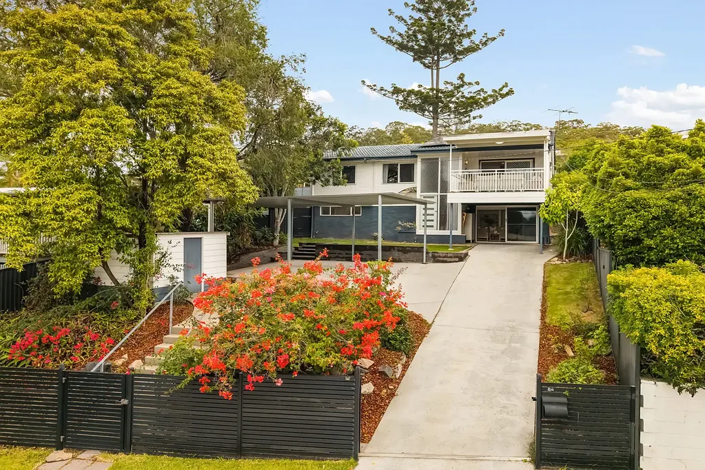 Mount Gravatt East 3房 高地家庭生活，尽享美景与多功能性 Elevated Family Living with Views and Versatility