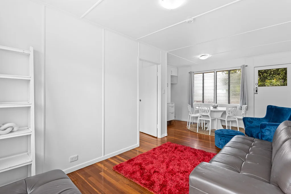 Charming Semi-Furnished 1-Bedroom Apartment in the Heart of New Farm