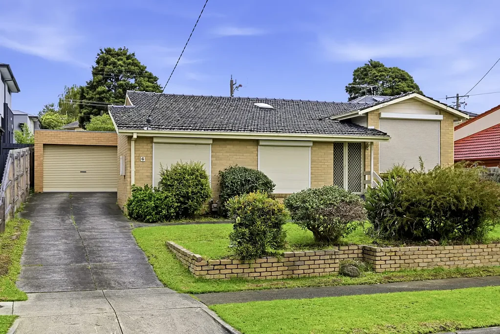 Nunawading 4બેડરૂમ Exclusive dual street frontages & 849 sqm (approx.) of GRZ (1) land!
