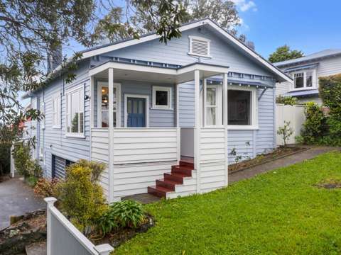 Mount Eden 3部屋 Bungalow Charm with Views & Potential in DGZ