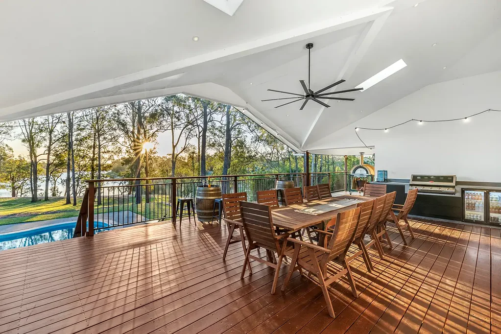 Cattai 4कमरा Entertainer's Paradise with Peaceful River Views
